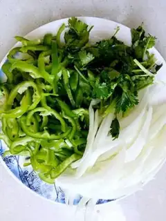 Make Spicy meat rice step 1