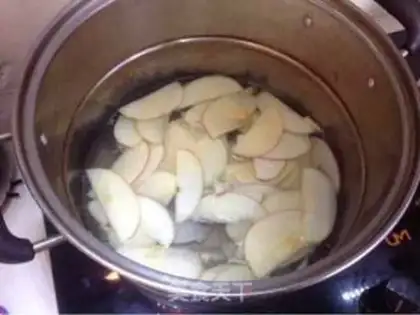 Make Apple roses step 0