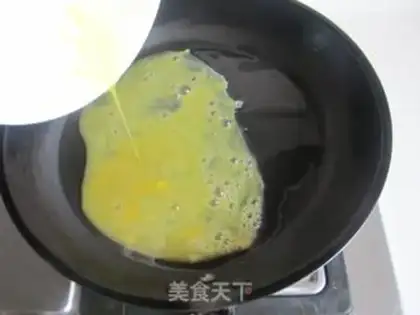 Make mustard tomato egg noodles step 2