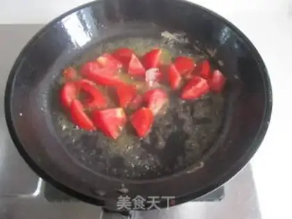 Make mustard tomato egg noodles step 4