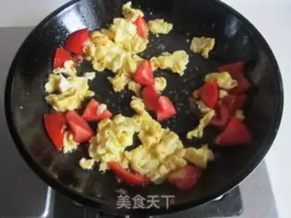 Make mustard tomato egg noodles step 5