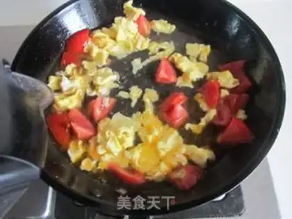 Make mustard tomato egg noodles step 6