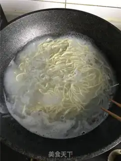 Make cucumber silk eggnog noodles step 1