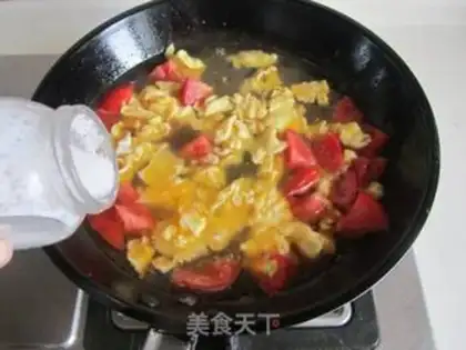 Make mustard tomato egg noodles step 7