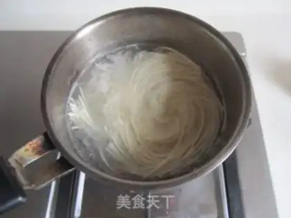 Make mustard tomato egg noodles step 9