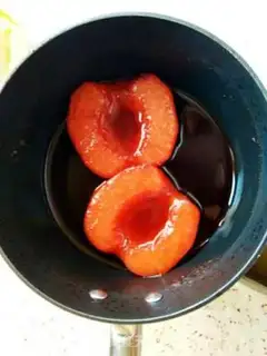 Make A wine crown pear step 2