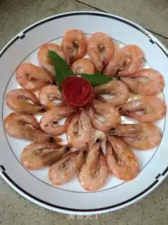 Make Flowers with rich shrimp step 2