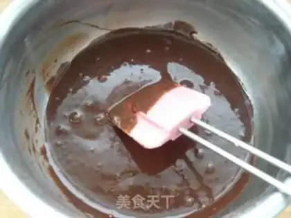 Make A fruit strawberry box cake step 3
