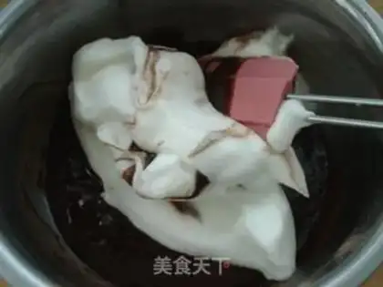 Make A fruit strawberry box cake step 4