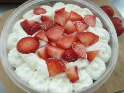 Make A fruit strawberry box cake step 9