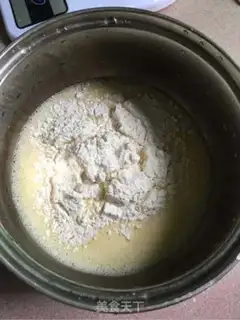 Make Cake rolls with red velvet step 1