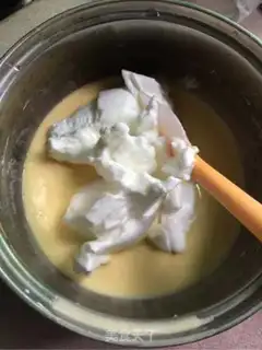 Make Cake rolls with red velvet step 3
