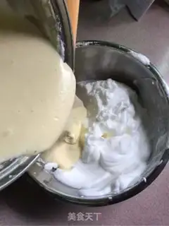 Make Cake rolls with red velvet step 4