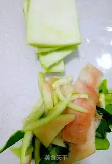 Make Watermelon pickles step 1