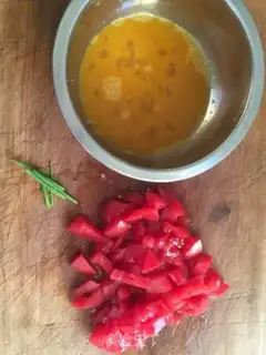 Make Tomato fried eggs step 0