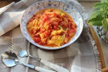 Make Tomato fried eggs step 6