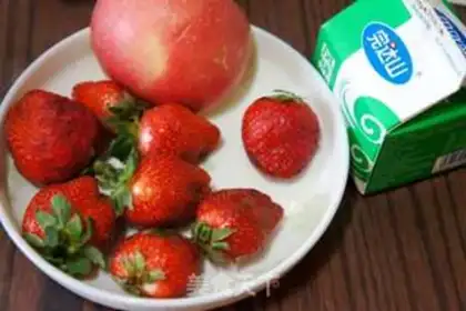 Make Strawberry apple shake step 0