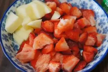 Make Strawberry apple shake step 2