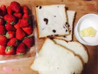Make Strawberry butter sandwich step 0