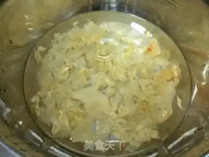 Make Silver ear lily soup step 1