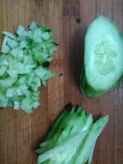 Make cucumber fried eggs step 1