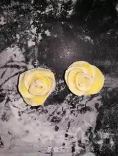 Make Rose buns step 14