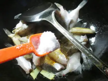 Make Scrambled rubber fish step 6
