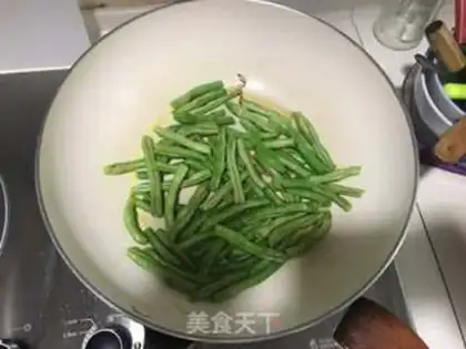 Make Four season bean noodles step 1