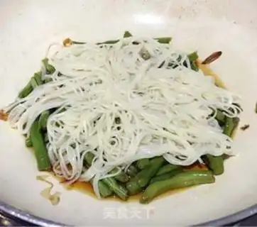 Make Four season bean noodles step 3