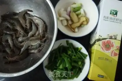 Make Onion dry shrimp step 0