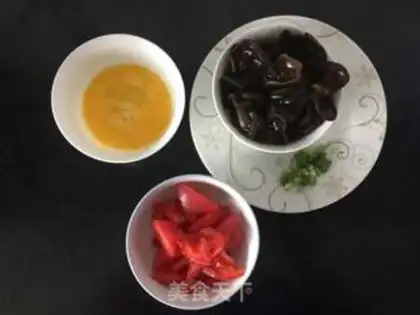 Make Tomato-mute fried eggs step 0