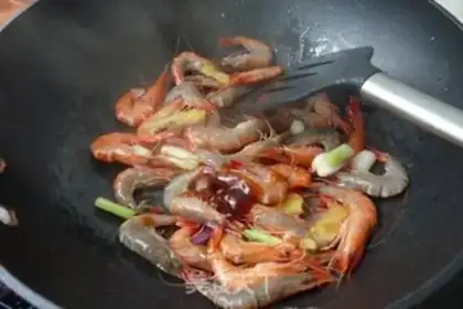 Make Onion dry shrimp step 2