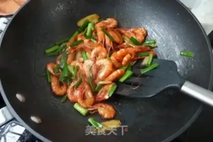 Make Onion dry shrimp step 5