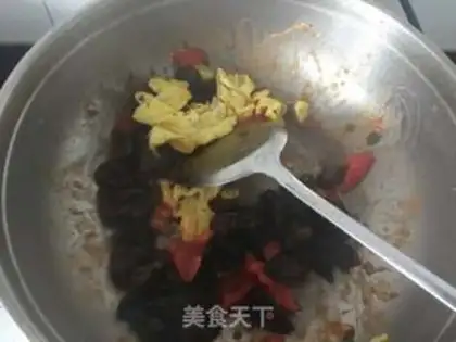 Make Tomato-mute fried eggs step 6