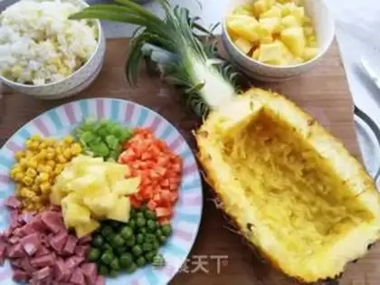 Make Pineapple rice step 1