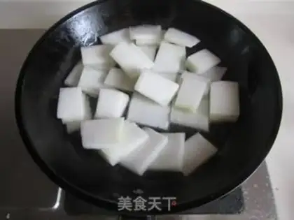 Make Eggs and bead soup step 1