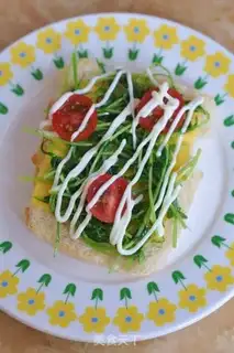Make Spring garden sandwich step 6