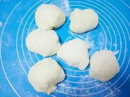 Make Onion ham bread step 3