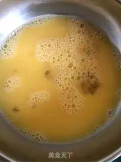 Make Tomato fried eggs step 1