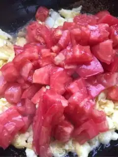 Make Tomato fried eggs step 6