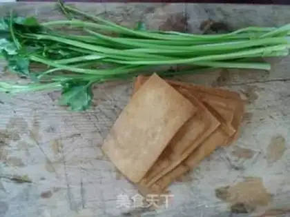 Make Celery fried dry step 0