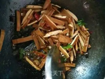 Make Celery fried dry step 5
