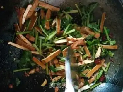 Make Celery fried dry step 6