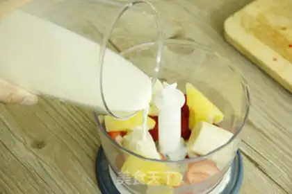 Make Strawberry shakes, smoothie moose step 9