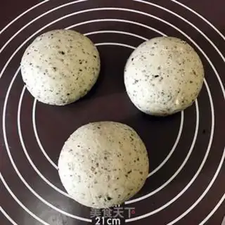 Make Black sesame macchia seed toast step 7