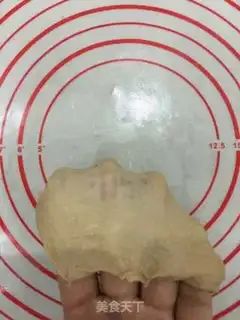 Make The teddy bear squeezed on the snack step 2