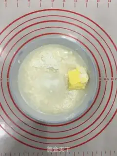Make The teddy bear squeezed on the snack step 5