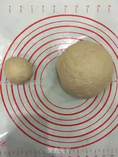 Make The teddy bear squeezed on the snack step 8