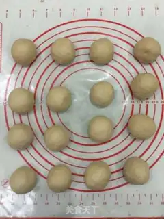 Make The teddy bear squeezed on the snack step 9