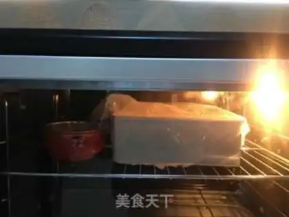Make The teddy bear squeezed on the snack step 11